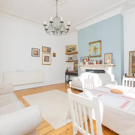 Modern 1 Bed W Free Parking & Backyard