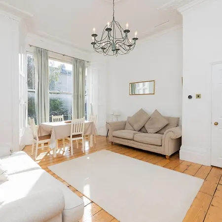 아파트 Modern 1 Bed W Free Parking & Backyard