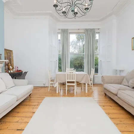 Modern 1 Bed W Free Parking & Backyard Lägenhet *