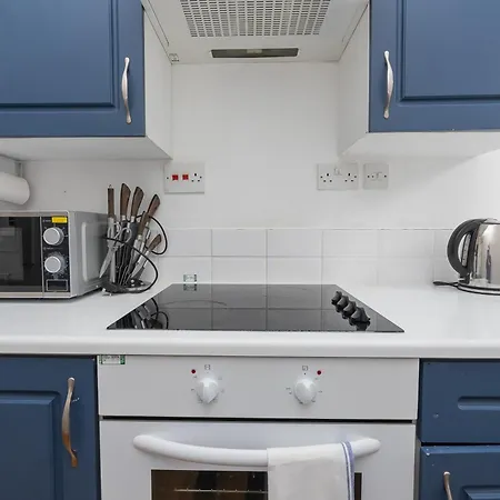Modern 1 Bed W Free Parking & Backyard *